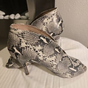 Halogen Snakeskin Pattern Heeled Boots - Black and Cream